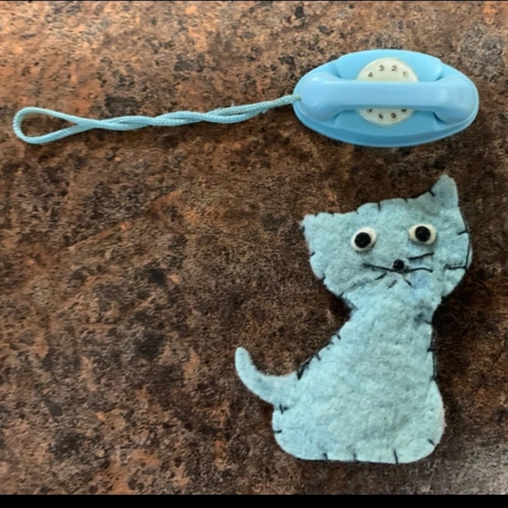 SOLD - 1964 Vintage Barbie Skipper or Scooter Dreamtime #1909 Phone & felt Cat